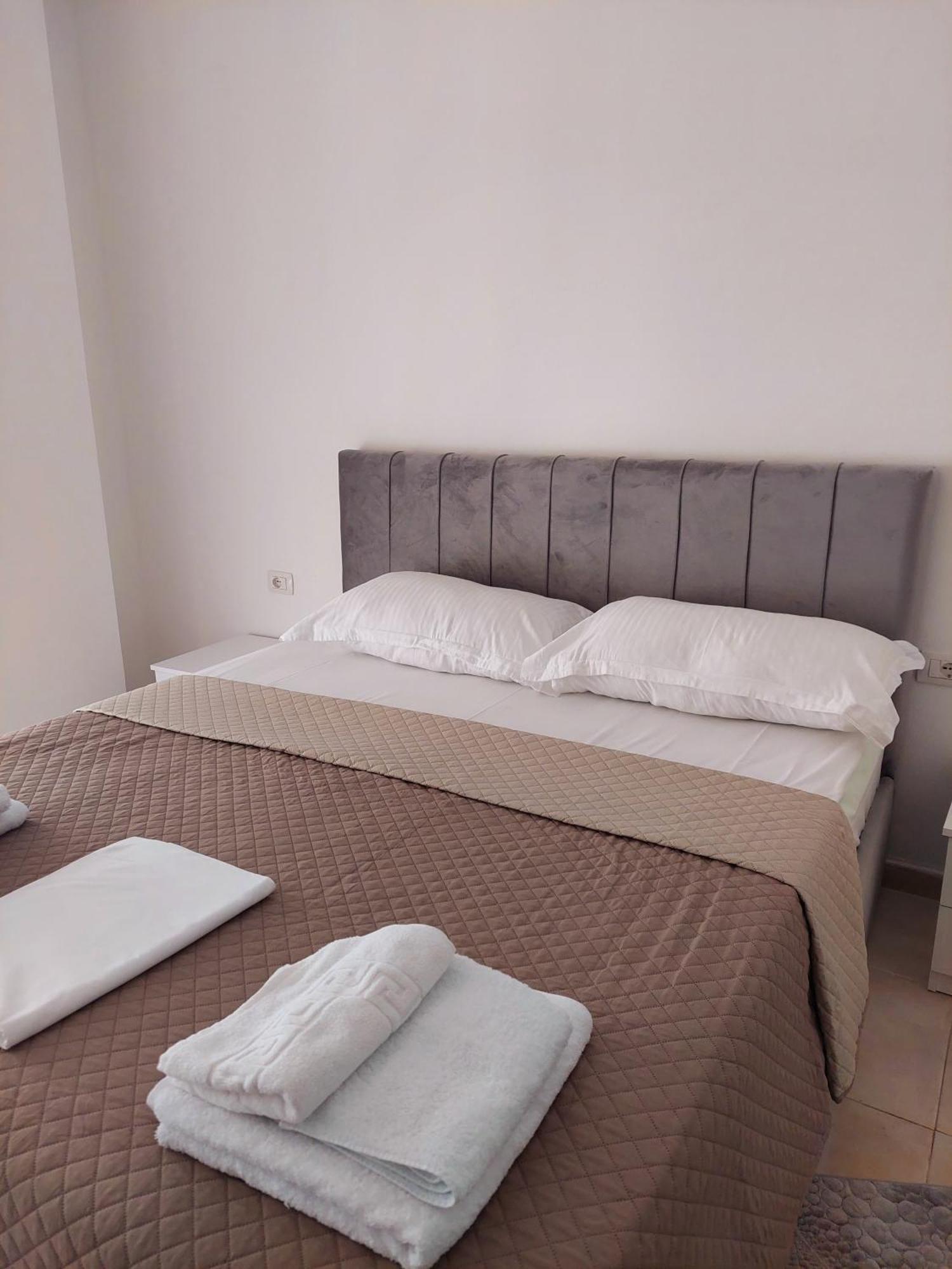 Gex Apartments Tirana Exteriör bild